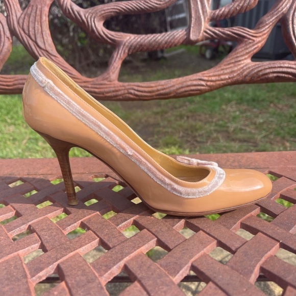 Valentino Apricot Bow Detail Round Toe Wood Stacked Heel Pumps - Picture 6 of 10